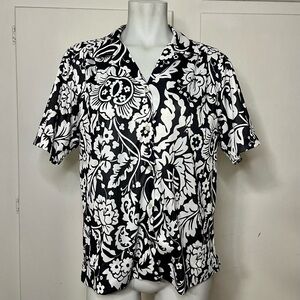 70s/80s Black White Hawaiian Floral Casual Button Down Short Sleeve Blouse